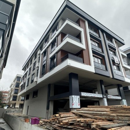 İSTANBUL BAHÇELİEVLER UEFA MEYDANI POYRAZ APARTMANI