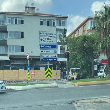 İSTANBUL BAHÇELİEVLER UEFA MEYDANI POYRAZ APARTMANI