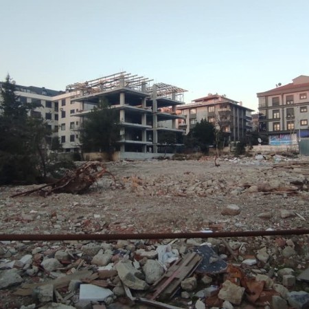 İSTANBUL BAHÇELİEVLER UEFA MEYDANI POYRAZ APARTMANI
