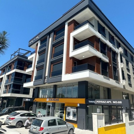 İSTANBUL BAHÇELİEVLER UEFA MEYDANI POYRAZ APARTMANI