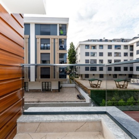 İSTANBUL BAHÇELİEVLER UEFA MEYDANI POYRAZ APARTMANI