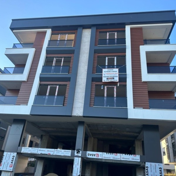 İSTANBUL BAHÇELİEVLER UEFA MEYDANI POYRAZ APARTMANI