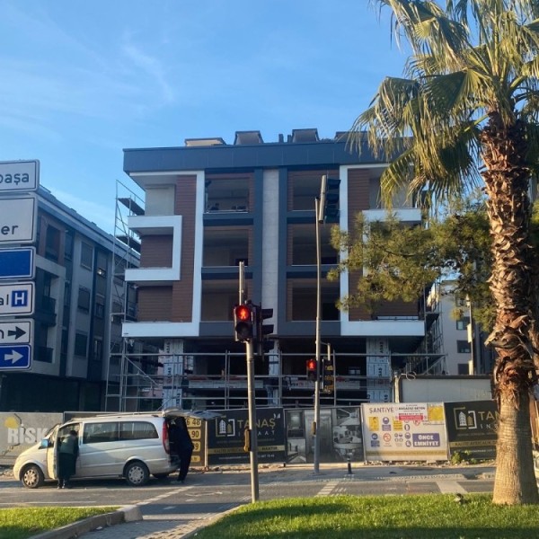 İSTANBUL BAHÇELİEVLER UEFA MEYDANI POYRAZ APARTMANI