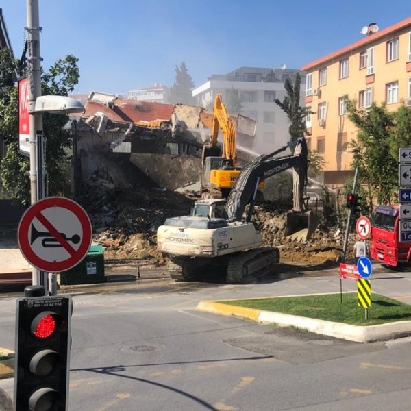 İSTANBUL BAHÇELİEVLER UEFA MEYDANI POYRAZ APARTMANI
