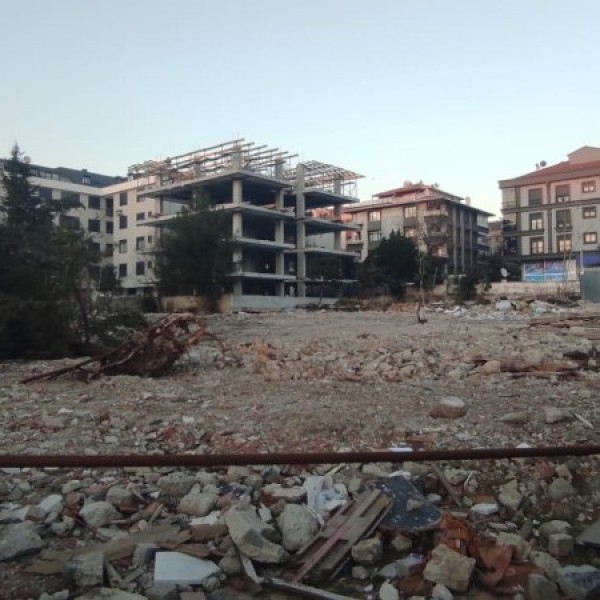 İSTANBUL BAHÇELİEVLER UEFA MEYDANI POYRAZ APARTMANI