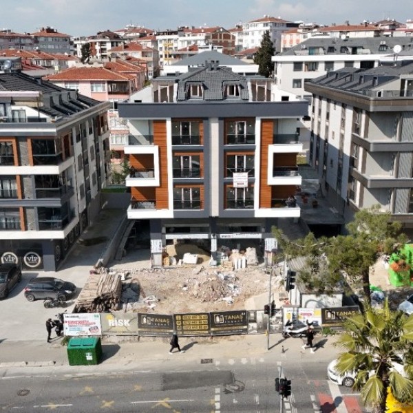 İSTANBUL BAHÇELİEVLER UEFA MEYDANI POYRAZ APARTMANI