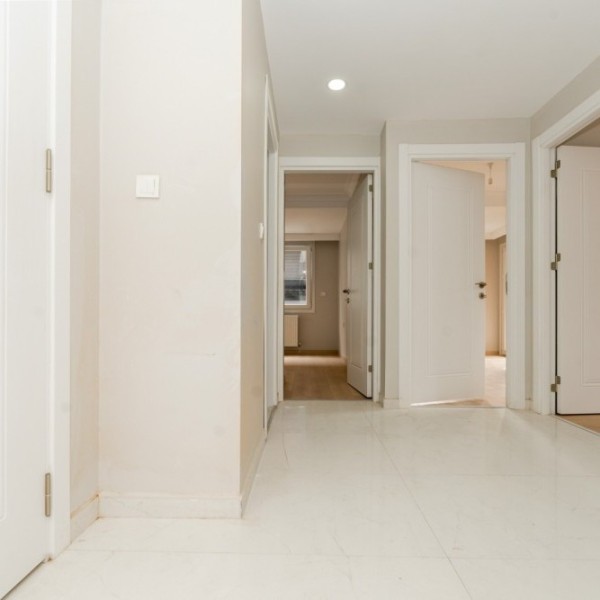 İSTANBUL BAHÇELİEVLER UEFA MEYDANI POYRAZ APARTMANI
