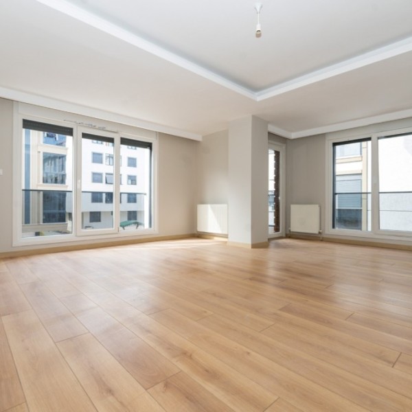 İSTANBUL BAHÇELİEVLER UEFA MEYDANI POYRAZ APARTMANI
