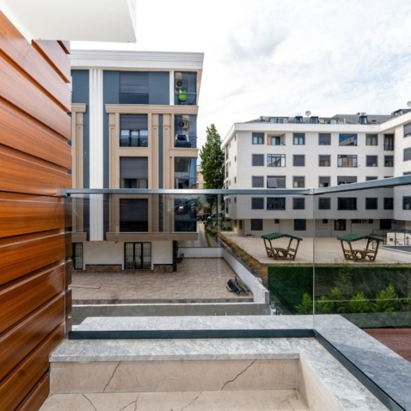 İSTANBUL BAHÇELİEVLER UEFA MEYDANI POYRAZ APARTMANI