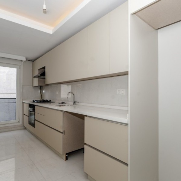 İSTANBUL BAHÇELİEVLER UEFA MEYDANI POYRAZ APARTMANI
