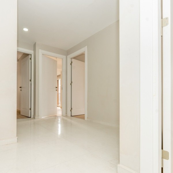 İSTANBUL BAHÇELİEVLER UEFA MEYDANI POYRAZ APARTMANI