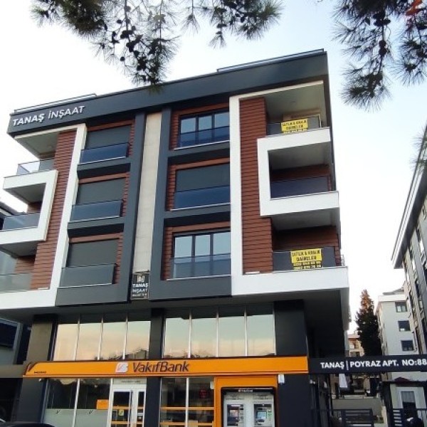 İSTANBUL BAHÇELİEVLER UEFA MEYDANI POYRAZ APARTMANI
