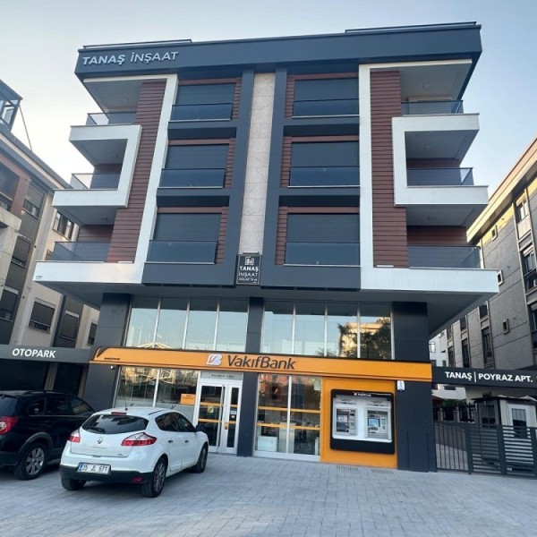 İSTANBUL BAHÇELİEVLER UEFA MEYDANI POYRAZ APARTMANI